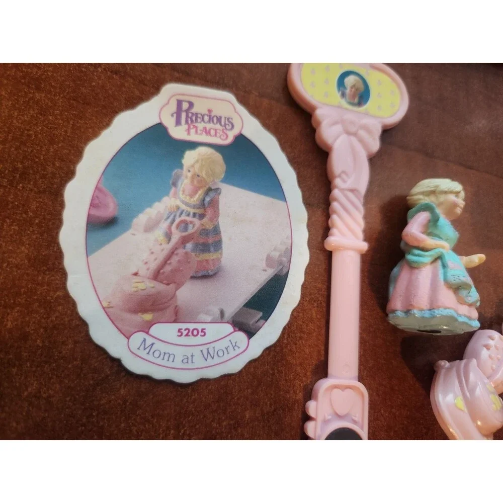 Fisher Price Precious Places Friends 5205 Mom at Work Key Vacuum Cleaner 1989